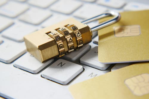 Protecția datelor personale online — ghid de siguranță pentru escorte