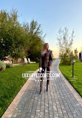 Escorta Emma 22